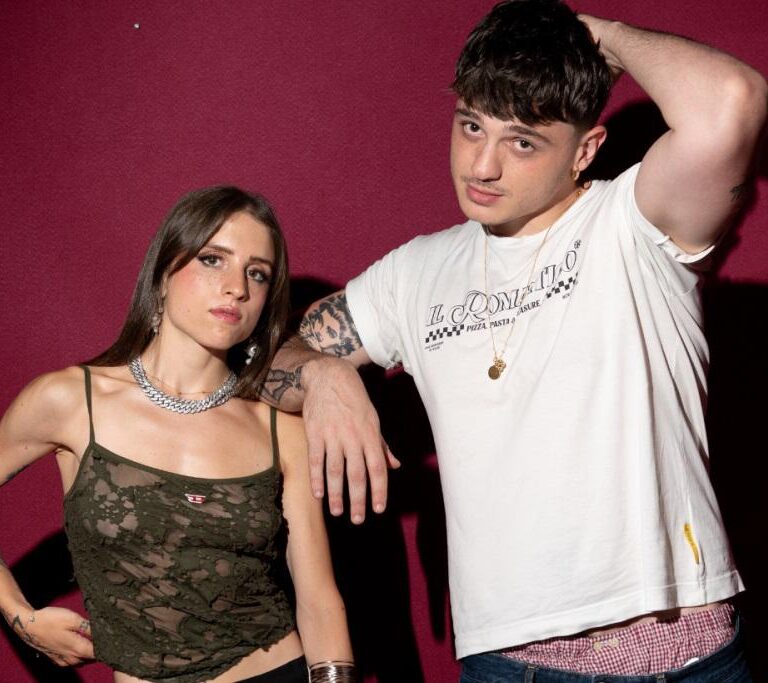 olly-e-angelina-mango-esce-oggi-il-singolo-per-due-come-noi
