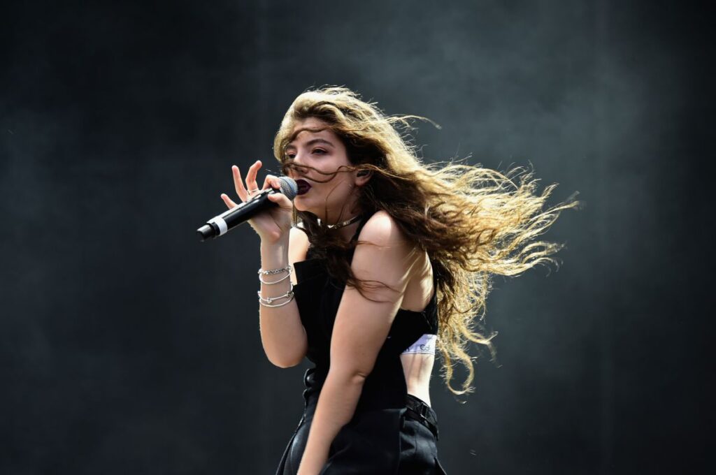 lorde-performs-at-lollapalooza-festival-_23