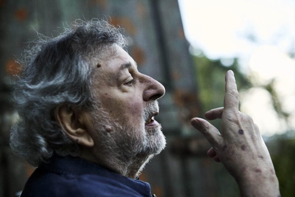 Guccini-lultimo-poeta-che-la-destra-canta-ma-forse-non-ha-mai-capito-fg