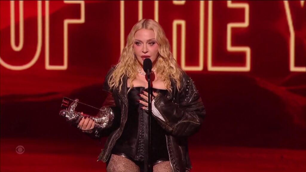 1333662-thumb-full-720-madonna_trionfa_agli_mtv_awards_