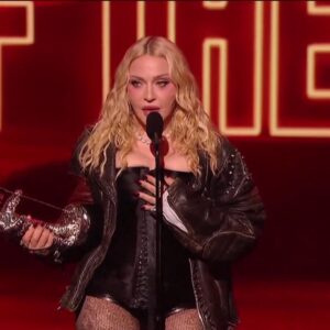 1333662-thumb-full-720-madonna_trionfa_agli_mtv_awards_