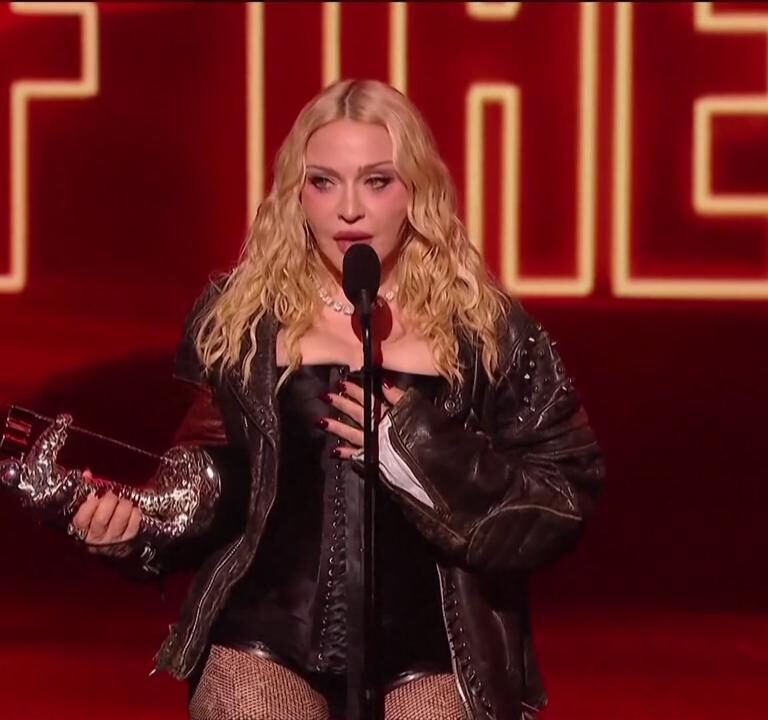 1333662-thumb-full-720-madonna_trionfa_agli_mtv_awards_