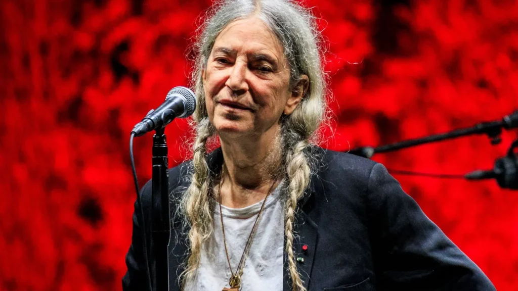 patti-smith-16-9-aspect-ratio-default-0_da39